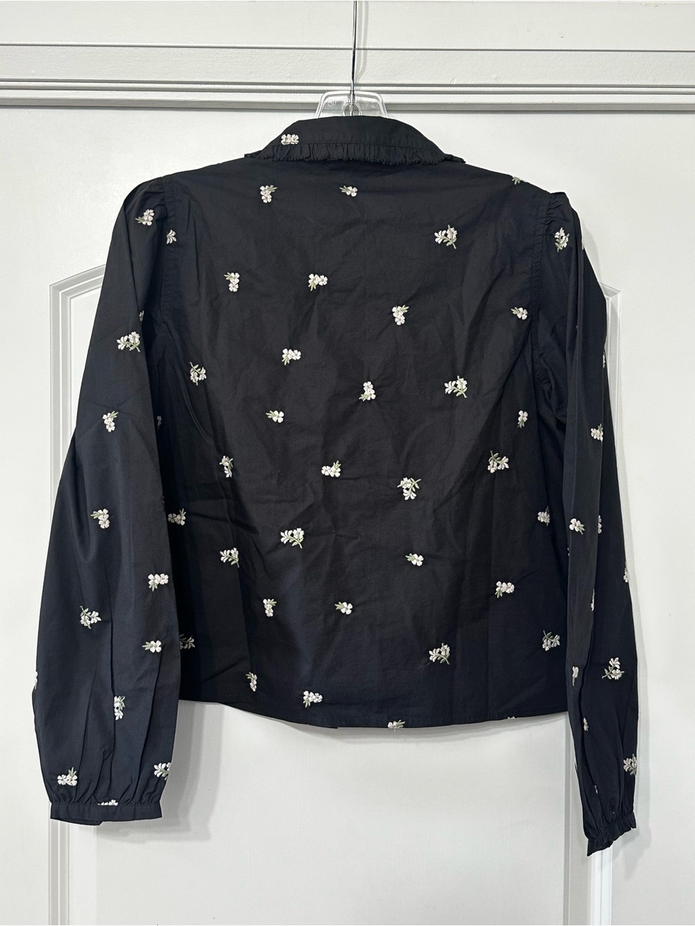 Levi's Embroidered Floral Blouse with Ruffled Collar - Size S (NWT) - Picture 2 of 11